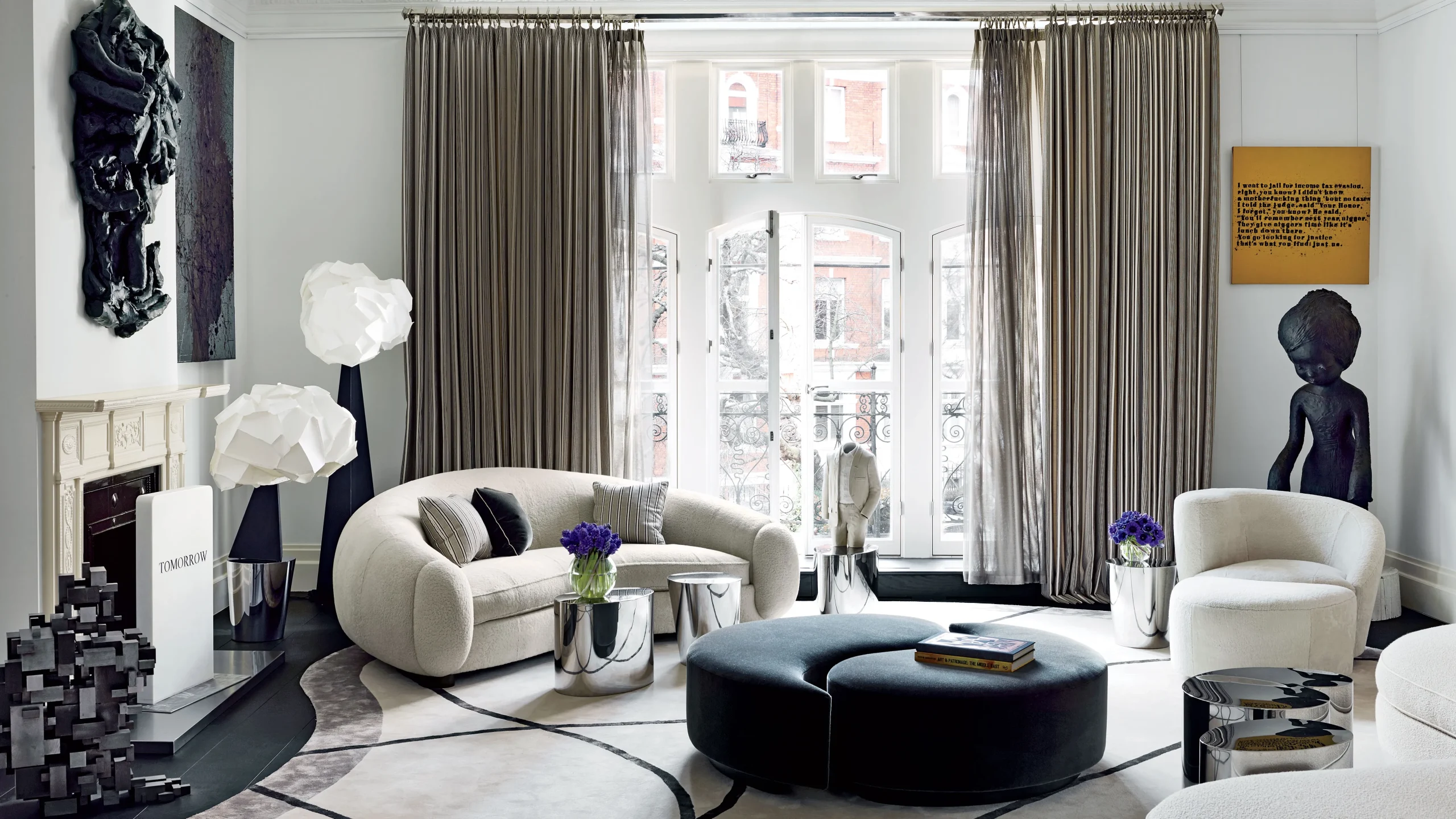 Read more about the article 10 Creative Ways to Use Ottomans in Modern Living Room