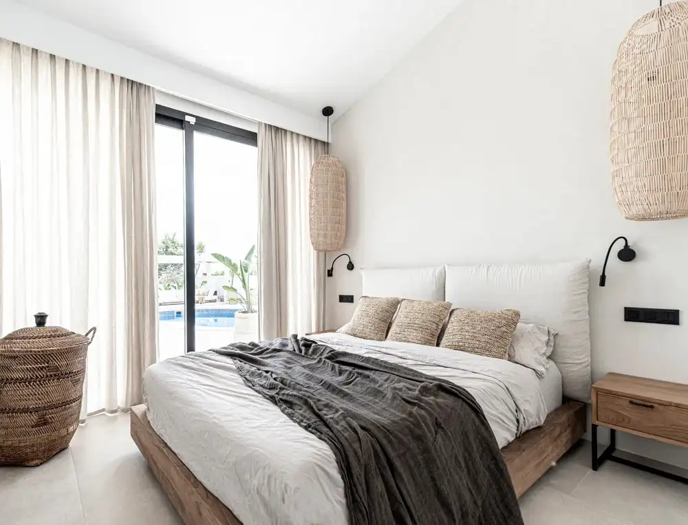 Read more about the article How to Cozy Up Your Bedroom for Winter: Seasonal Styling Tips